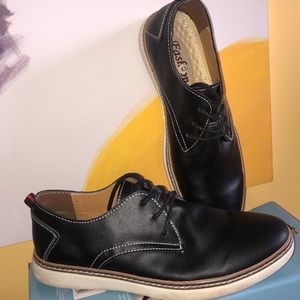 Lace up leather sneaker